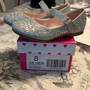 Olive & Edddie Dressy shoe Size 8.